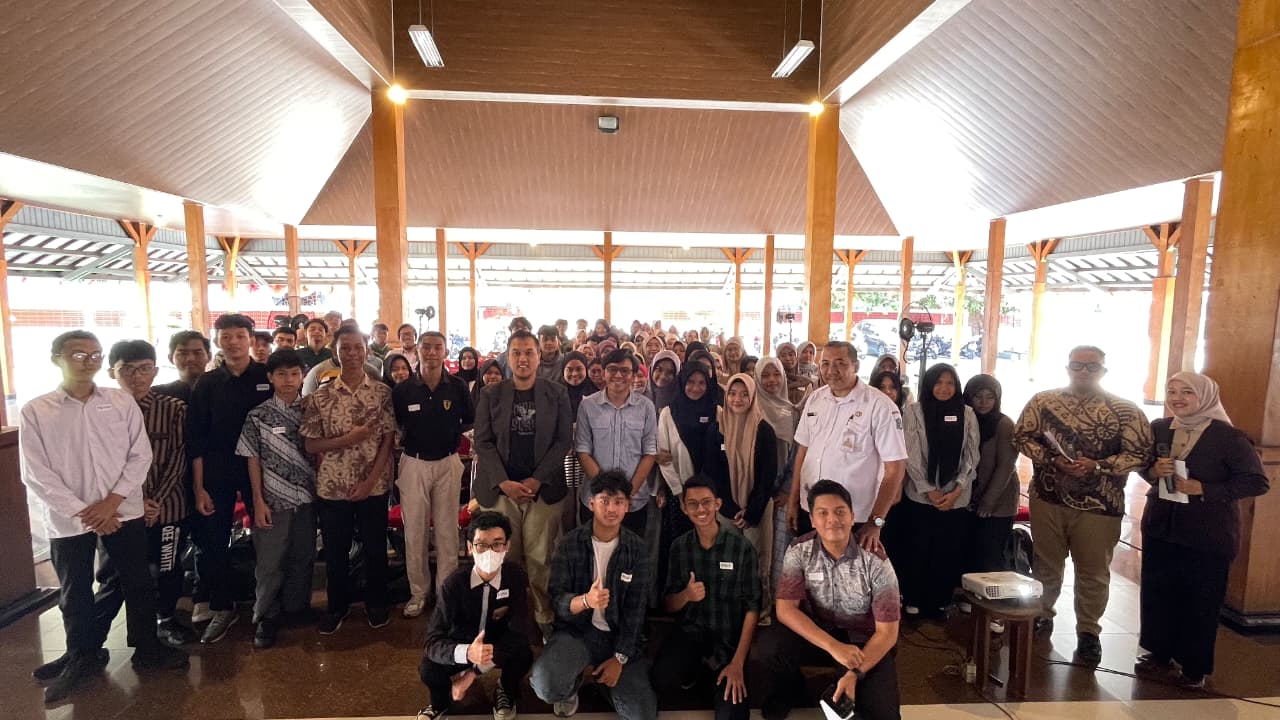Racik Produk, Bangun Brand: Dispora Surabaya Siapkan Wirausaha Muda Siap Jualan PPengolahan, Branding, dan Digital Marketing Minuman Kkeinian untuk Wirausaha Muda